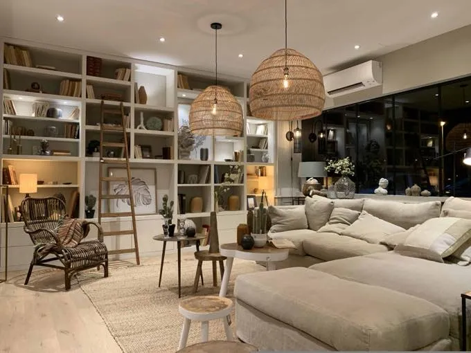 Domelia — Bookcase