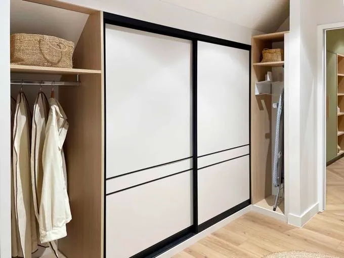 Domelia — True bespoke, made in Rennes. Dressing rooms, bookcases, eaves and partitions.