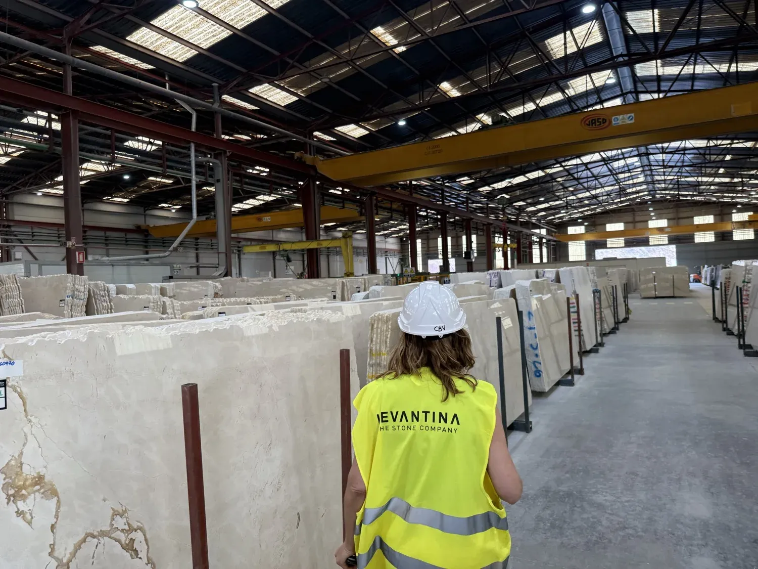 Levantina — Carrières et usines en propre : marbre, granit, quartzite, calcaire et dallage extérieur.